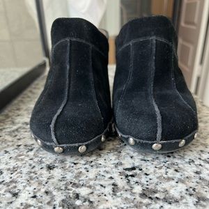 Me Too Black Suede Mules/Clogs size 9